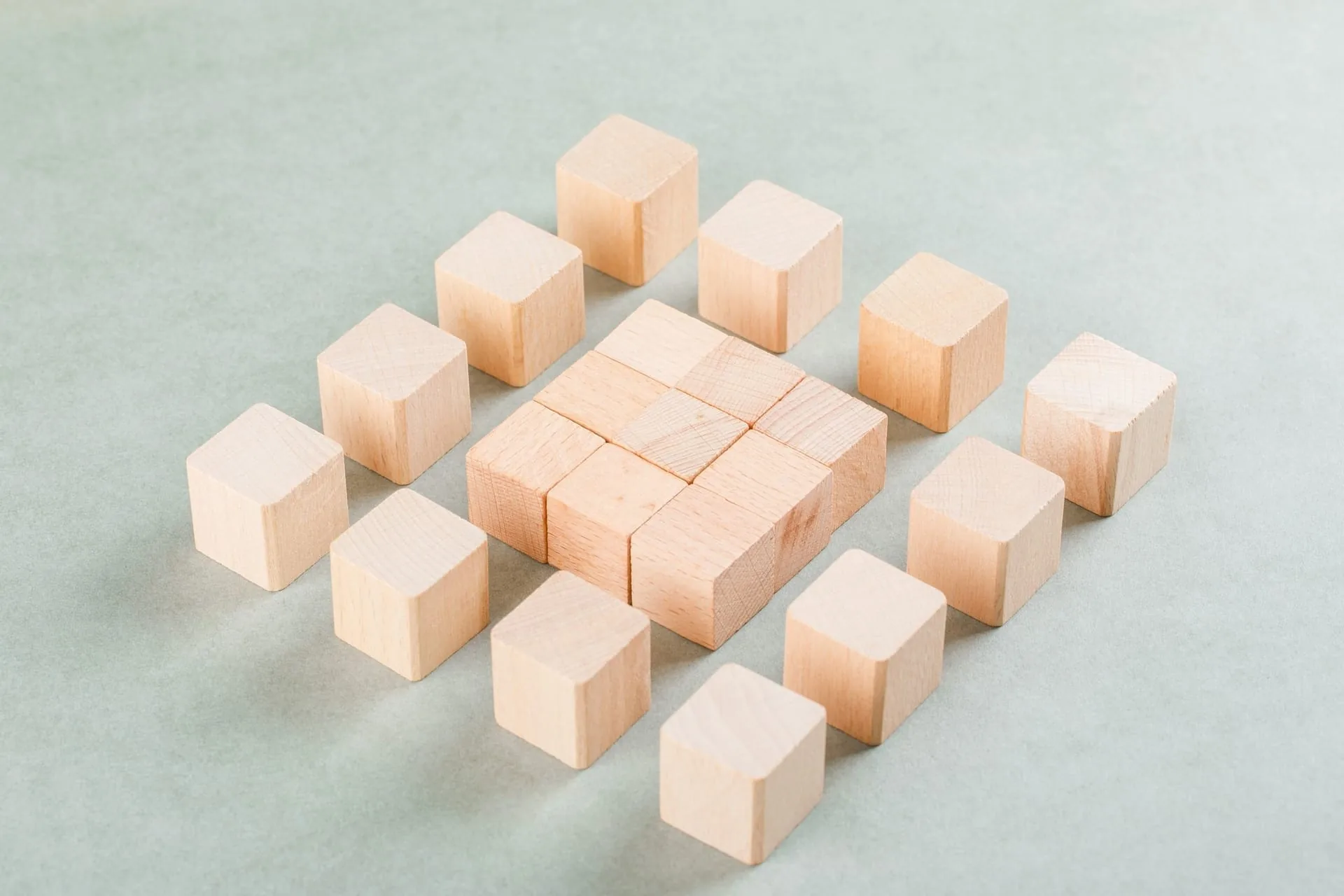 木製の3D迷路と手作りパズルボックス
